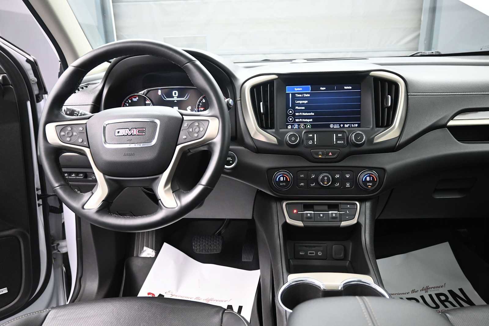 Used 2024 GMC Terrain Denali w/ Denali Premium Package AWD/4WD image 15