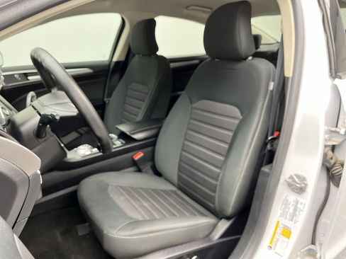 Used 2019 Ford Fusion SE FWD image 10