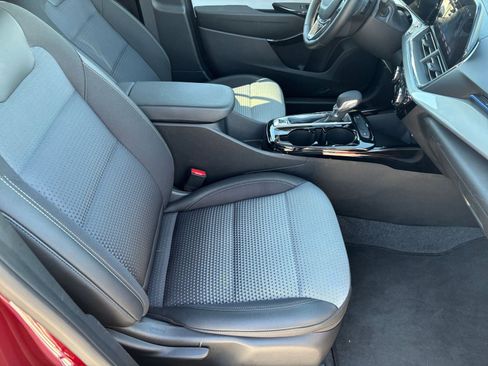 Used 2025 Chevrolet Trax LT w/ LT Convenience Package image 35