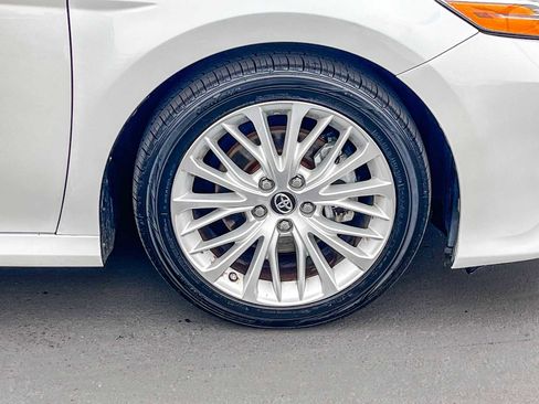 Used 2018 Toyota Camry XLE image 9