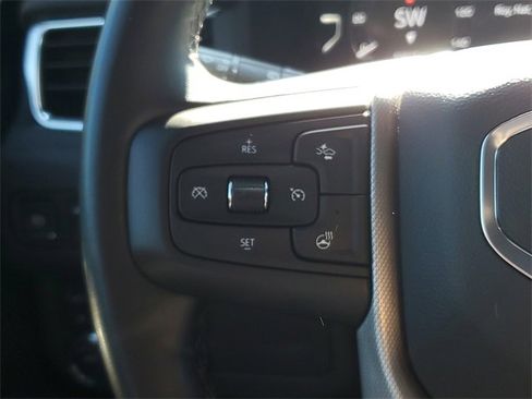 Used 2024 GMC Yukon XL Denali image 12