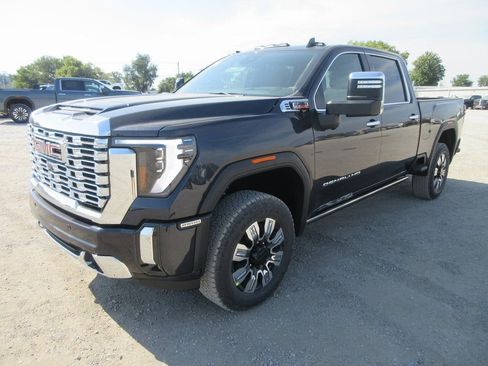 New 2026 GMC Sierra 2500 Denali w/ Denali Reserve Package AWD/4WD image 9