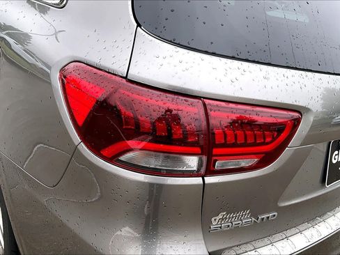 Used 2019 Kia Sorento SX image 26