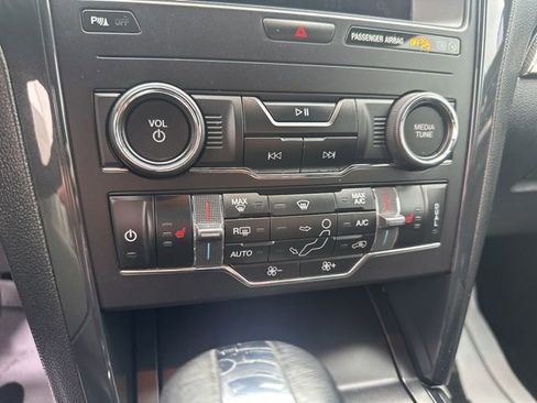 Used 2019 Ford Explorer XLT w/ Equipment Group 202A FWD image 43