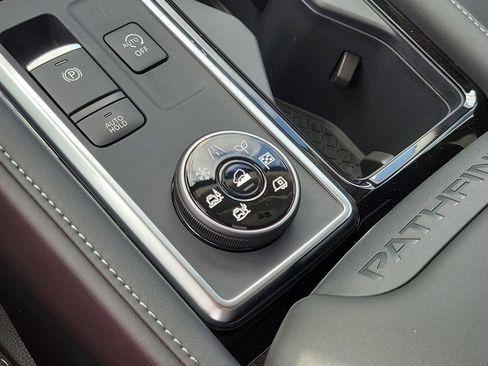 New 2026 Nissan Pathfinder SL image 36