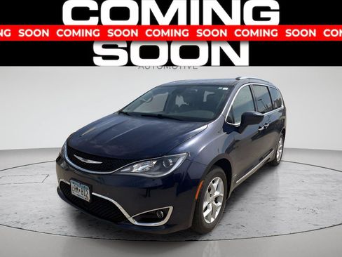 Used 2017 Chrysler Pacifica Touring-L Plus w/ Advanced Safetytec Group FWD image 1