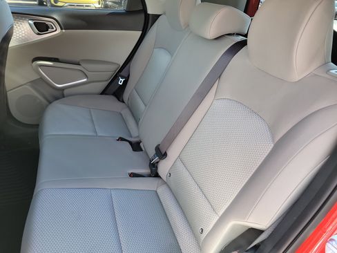 Used 2025 Kia Soul LX w/ LX Technology Package image 7