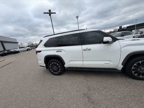 Used 2023 Toyota Sequoia Limited image 11