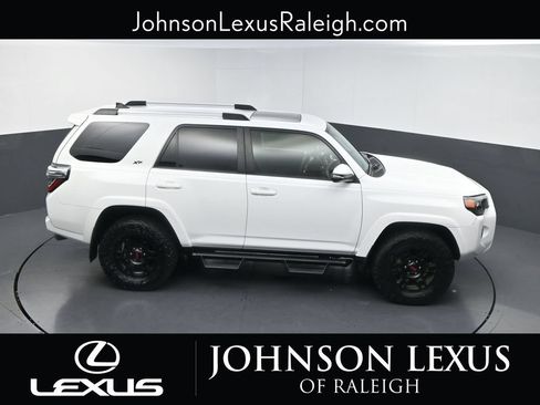 Used 2024 Toyota 4Runner SR5 Premium w/ Moonroof Package AWD/4WD image 29