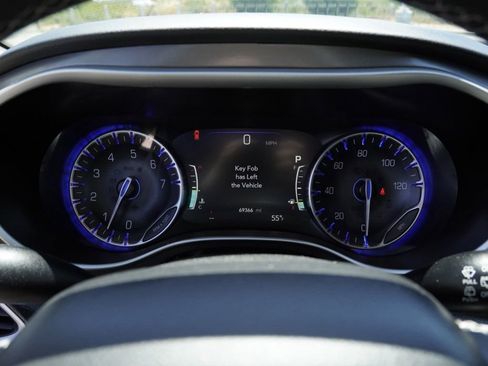 Certified 2023 Chrysler Pacifica Touring-L FWD image 14