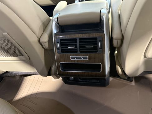 Used 2017 Land Rover Range Rover Sport SE image 42