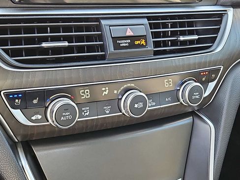 Used 2021 Honda Accord Touring image 16