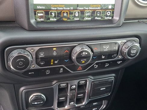 Used 2018 Jeep Wrangler Unlimited Rubicon AWD/4WD image 15