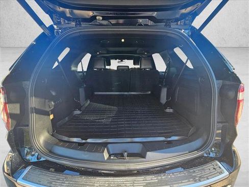 Used 2018 Ford Explorer Platinum image 16