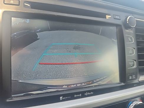 Used 2017 Toyota Highlander XLE image 21