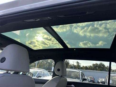 Used 2021 Volkswagen Tiguan SE R-Line image 23