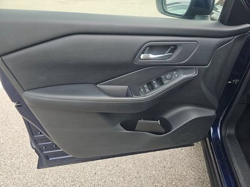 Used 2025 Nissan Rogue SV AWD/4WD image 7