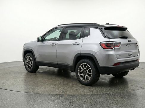 Used 2025 Jeep Compass Trailhawk AWD/4WD image 6