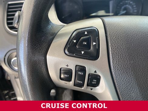 Used 2018 Ford Taurus SEL image 10