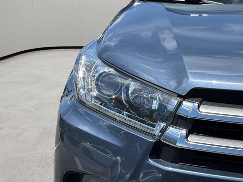 Used 2018 Toyota Highlander Limited FWD image 43