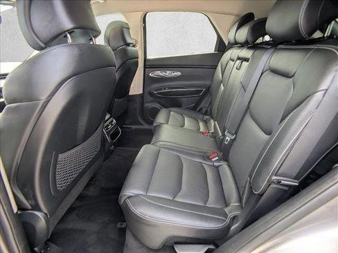 Used 2025 Genesis GV70 2.5T AWD/4WD image 18