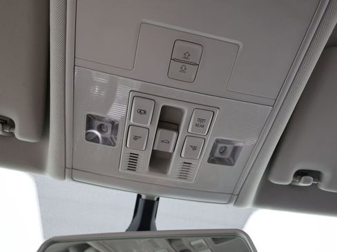 Used 2018 Volkswagen Tiguan SEL image 38