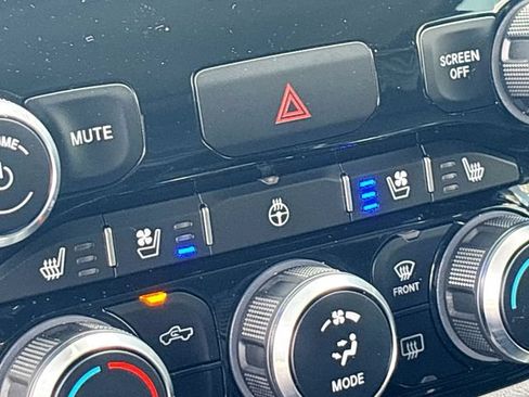 Used 2019 RAM 1500 Laramie AWD/4WD image 21