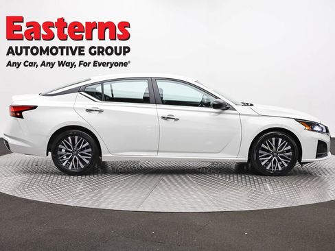 Used 2025 Nissan Altima 2.5 SV FWD image 4