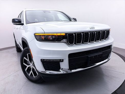 Used 2024 Jeep Grand Cherokee L Limited w/ Luxury Tech Group II image 4