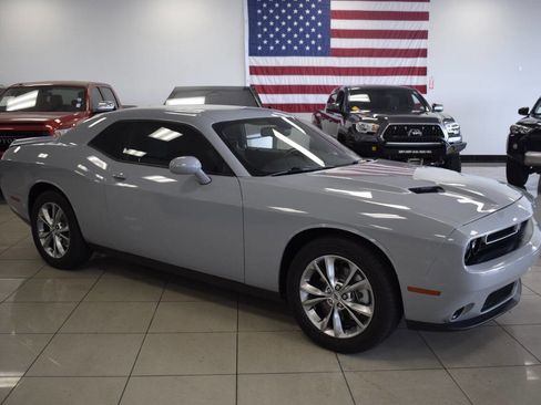 Used 2021 Dodge Challenger SXT image 1