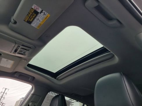Used 2023 Toyota Highlander XLE FWD image 19