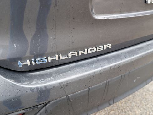 Used 2024 Toyota Highlander LE image 12