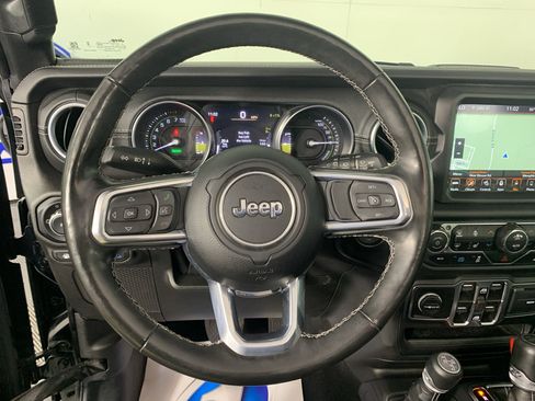 Used 2023 Jeep Wrangler Unlimited Sahara w/ Cold Weather Group AWD/4WD image 21