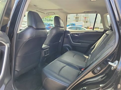Used 2021 Toyota RAV4 XLE Premium image 7