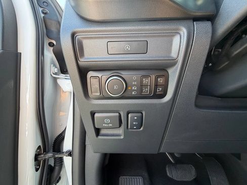 Used 2025 Ford F150 Lariat AWD/4WD image 4