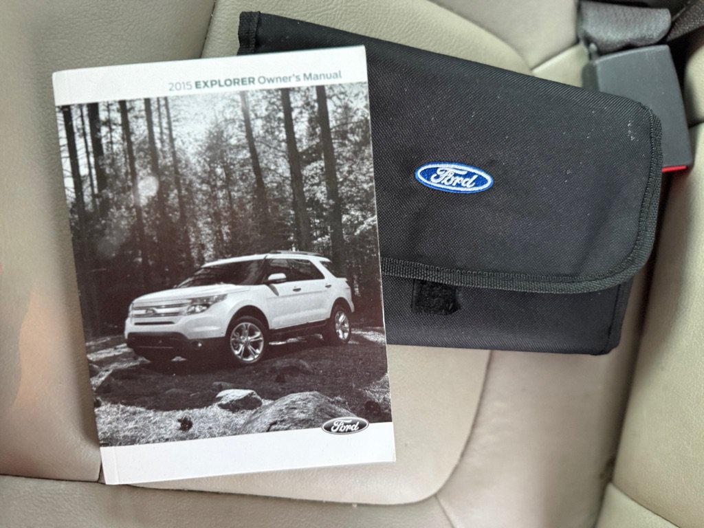 Used 2015 Ford Explorer XLT w/ Equipment Group 202A FWD image 14