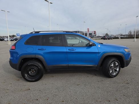 Used 2019 Jeep Cherokee Trailhawk w/ Cold Weather Group image 18