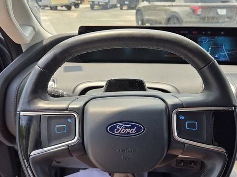 Used 2025 Ford Expedition Platinum AWD/4WD image 28