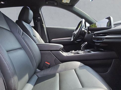 Used 2025 Cadillac XT4 Premium Luxury image 15