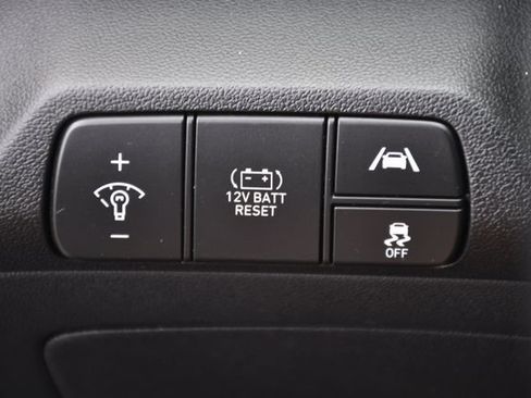 Used 2023 Hyundai Elantra Limited FWD image 19
