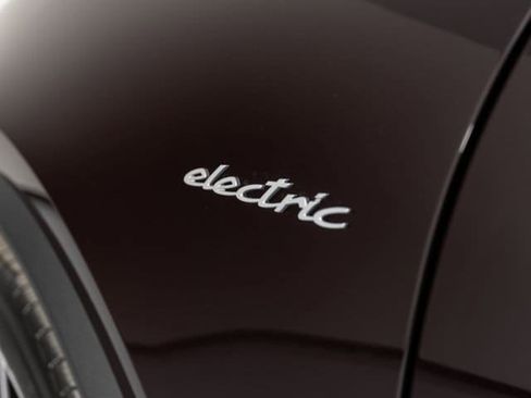 New 2025 Porsche Macan 4S Electric image 27