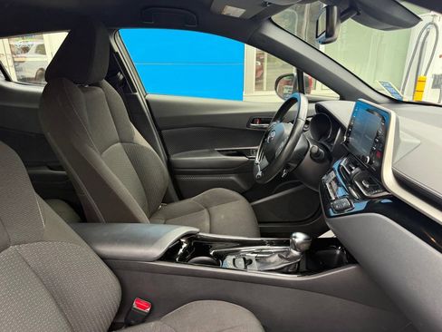Used 2019 Toyota C-HR XLE FWD image 38