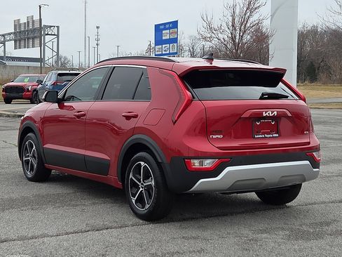 Used 2025 Kia Niro EX image 4