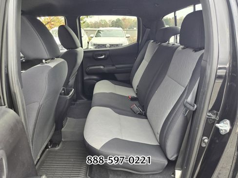 Used 2021 Toyota Tacoma TRD Off-Road image 11