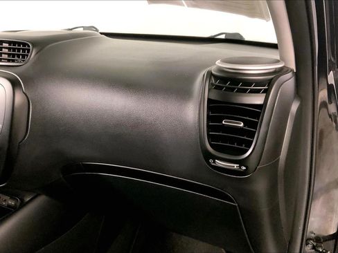 Used 2014 Kia Soul FWD image 16