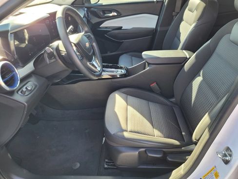 Used 2024 Chevrolet Trax LT w/ Driver Confidence Package FWD image 15