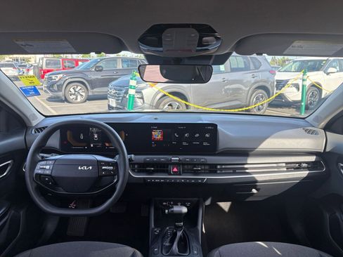 Used 2025 Kia K4 LXS FWD image 33