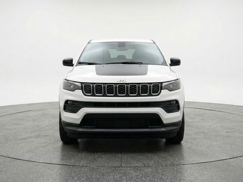 Used 2025 Jeep Compass Latitude AWD/4WD image 2