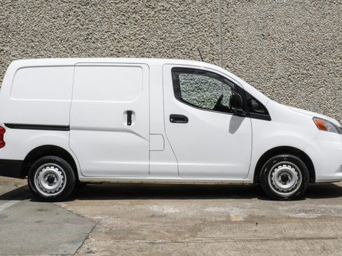 Used 2020 Nissan NV200 S image 9