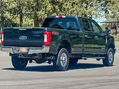 Used 2018 Ford F350 XLT w/ XLT Premium Package AWD/4WD image 4
